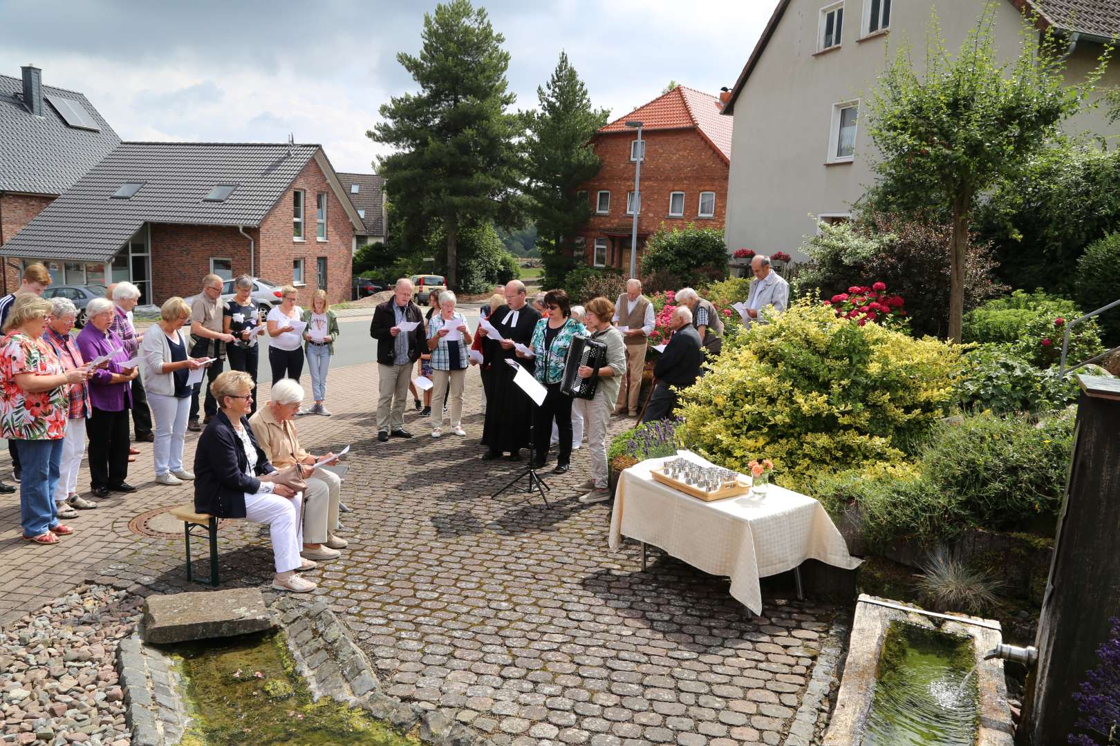 3, Sommerkirche unterwegs zu den Quellen in Fölziehausen