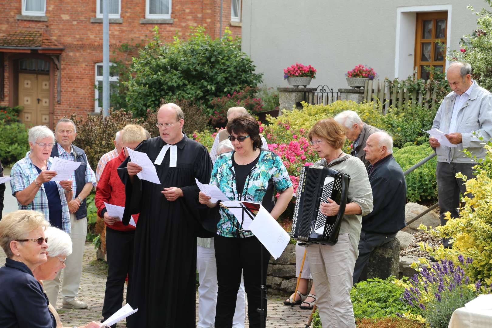 3, Sommerkirche unterwegs zu den Quellen in Fölziehausen