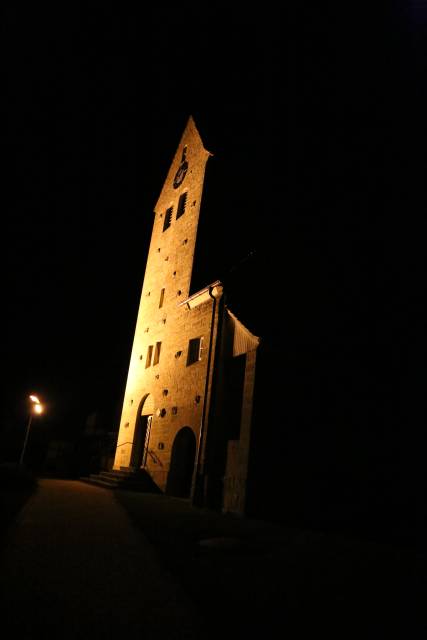 St. Franziskuskirche leuchtet wieder abends