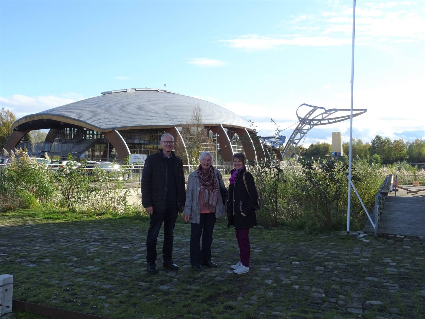 Konfirmanden besuchen Gottesdienst im Expo-Wal