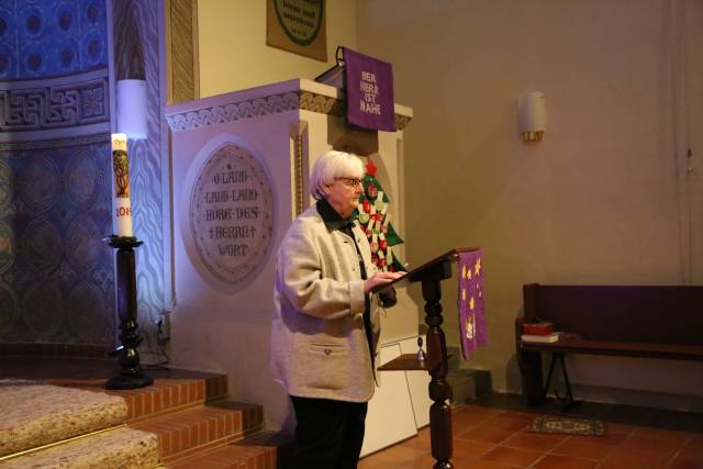 Lichtergottesdienst in der St. Franziskuskirche und Auftakt des "Lebendigen Adventskalenders"