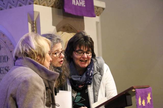 Lichtergottesdienst in der St. Franziskuskirche und Auftakt des "Lebendigen Adventskalenders"