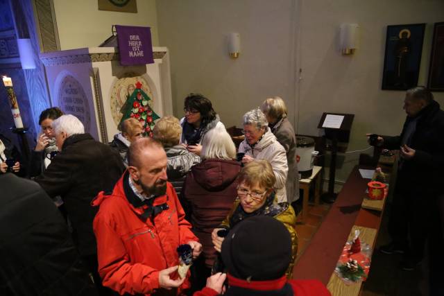 Lichtergottesdienst in der St. Franziskuskirche und Auftakt des "Lebendigen Adventskalenders"