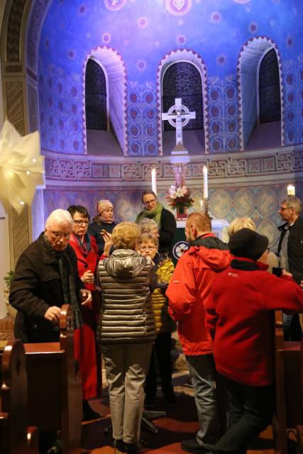 Lichtergottesdienst in der St. Franziskuskirche und Auftakt des "Lebendigen Adventskalenders"