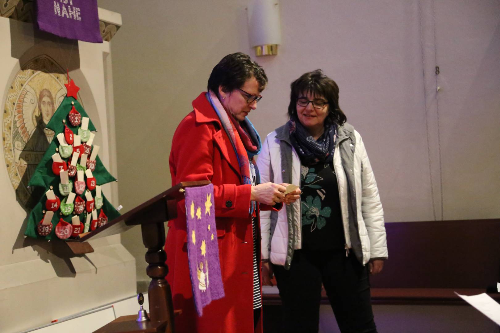 Lichtergottesdienst in der St. Franziskuskirche und Auftakt des "Lebendigen Adventskalenders"