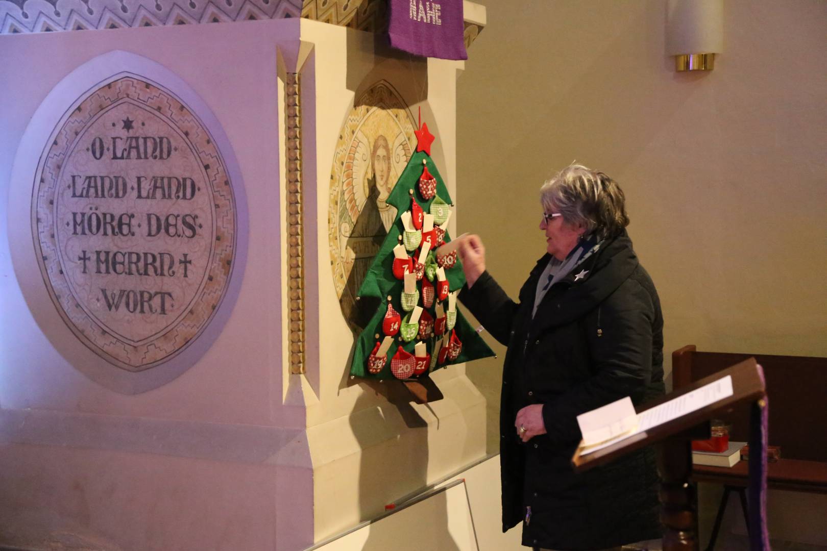 Lichtergottesdienst in der St. Franziskuskirche und Auftakt des "Lebendigen Adventskalenders"