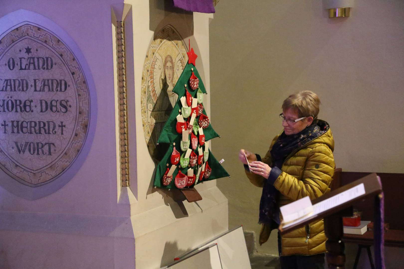 Lichtergottesdienst in der St. Franziskuskirche und Auftakt des "Lebendigen Adventskalenders"