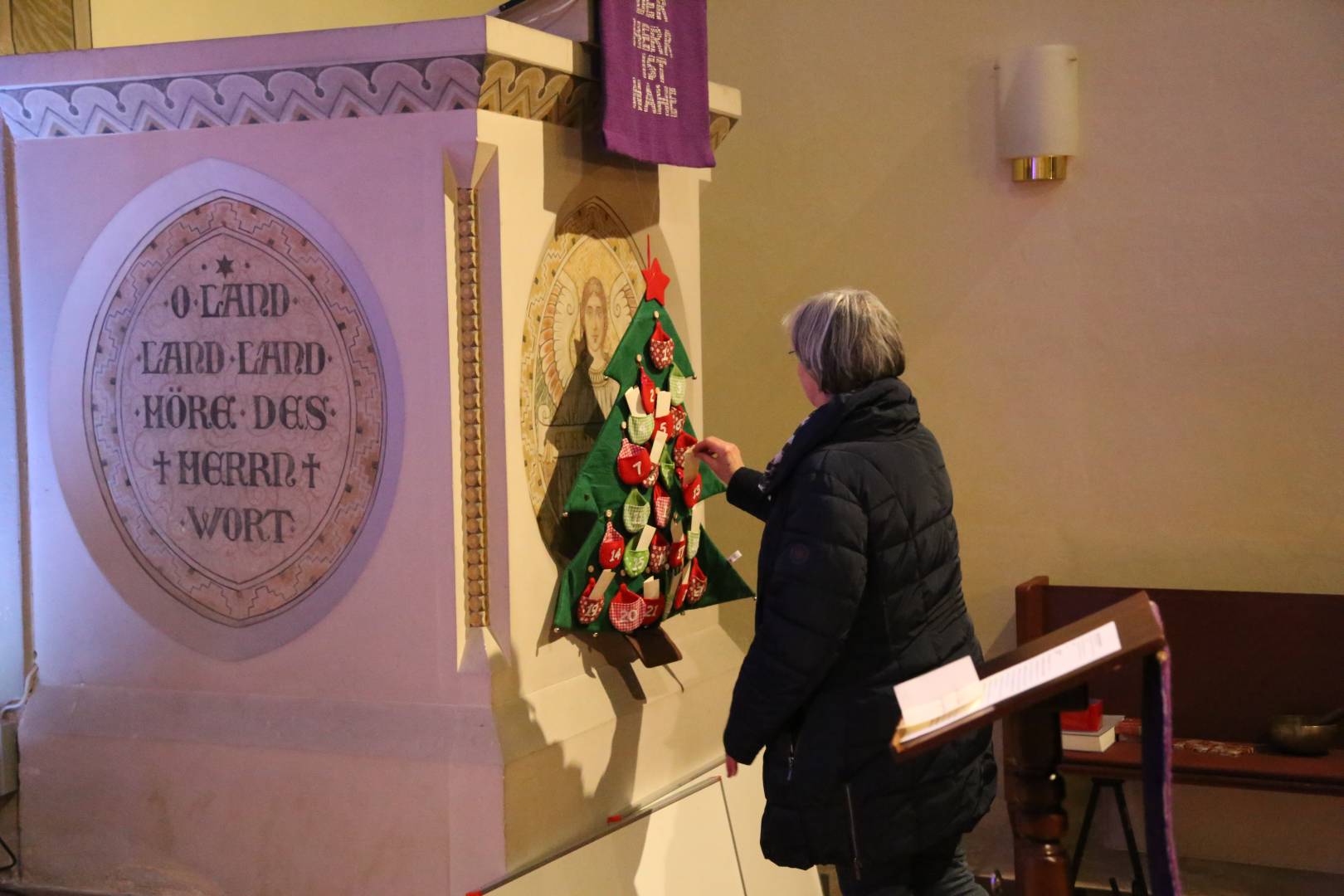 Lichtergottesdienst in der St. Franziskuskirche und Auftakt des "Lebendigen Adventskalenders"