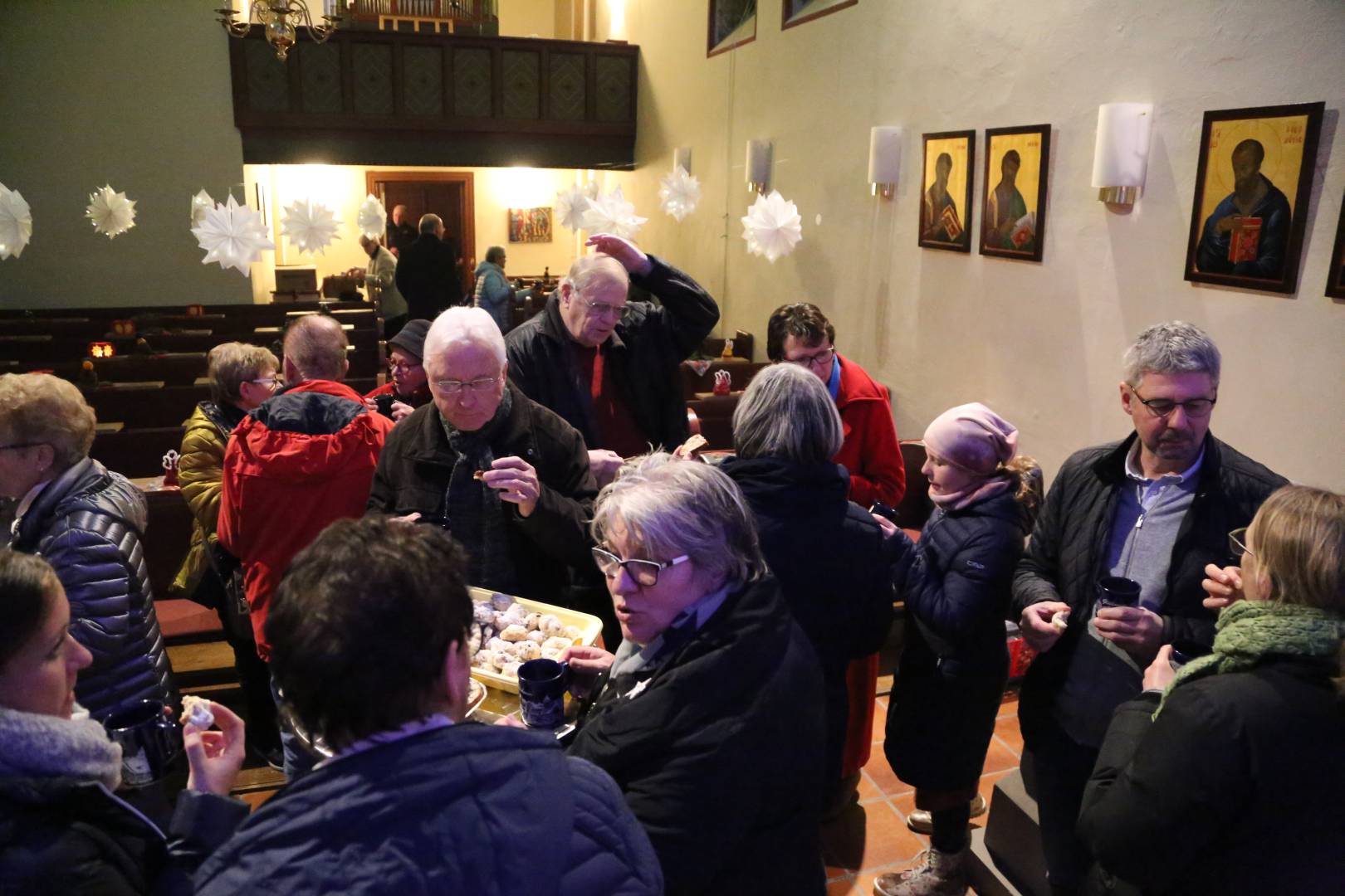 Lichtergottesdienst in der St. Franziskuskirche und Auftakt des "Lebendigen Adventskalenders"