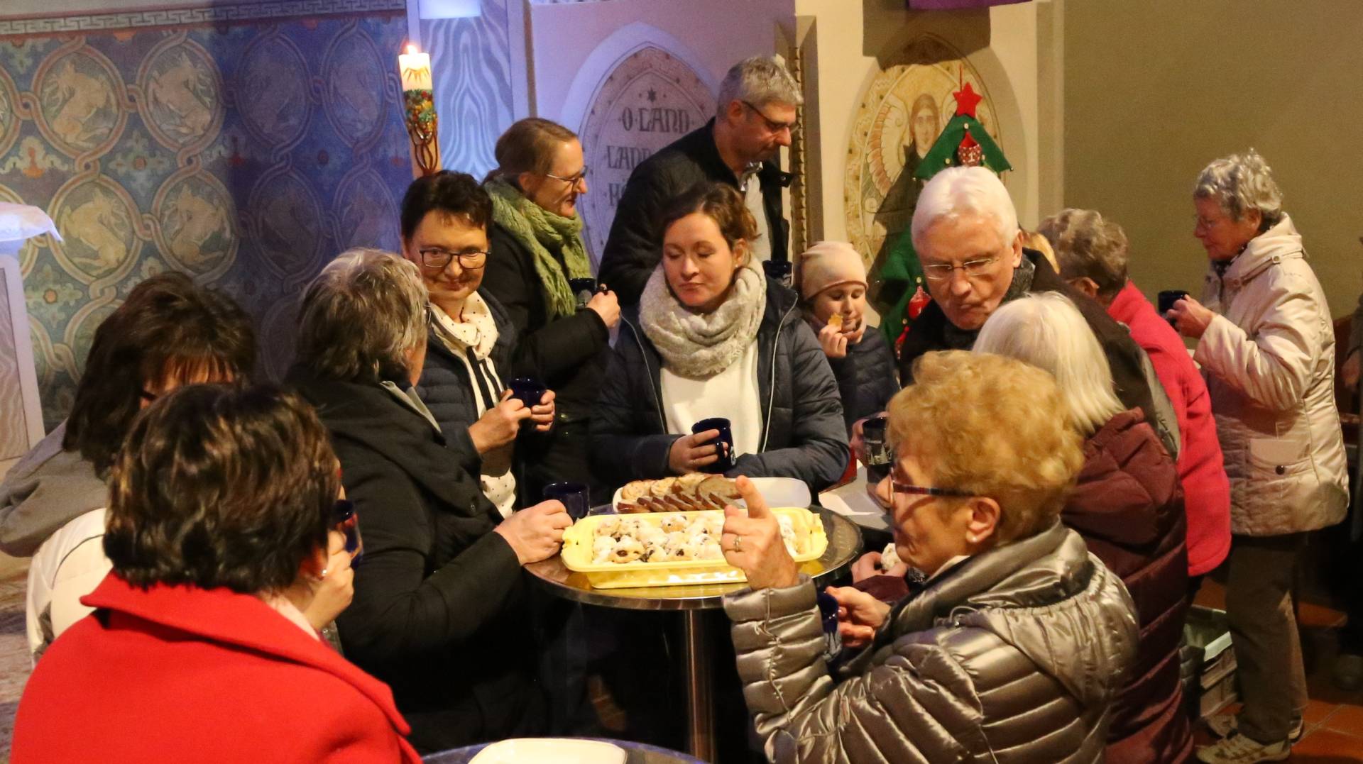 Lichtergottesdienst in der St. Franziskuskirche und Auftakt des "Lebendigen Adventskalenders"