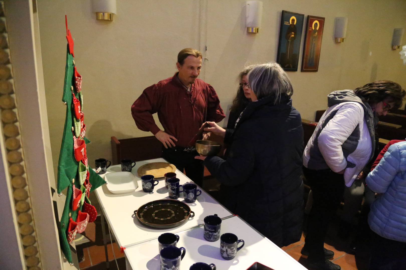 Lichtergottesdienst in der St. Franziskuskirche und Auftakt des "Lebendigen Adventskalenders"