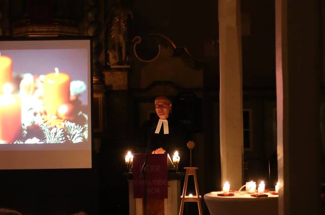 1. Türchen des "Lebendigen Adventskalenders" in der Katharinenkirche