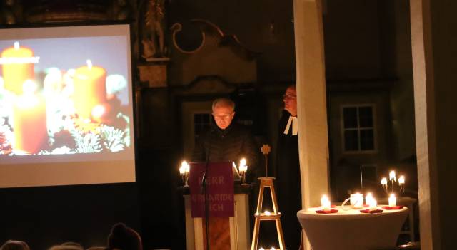 1. Türchen des "Lebendigen Adventskalenders" in der Katharinenkirche