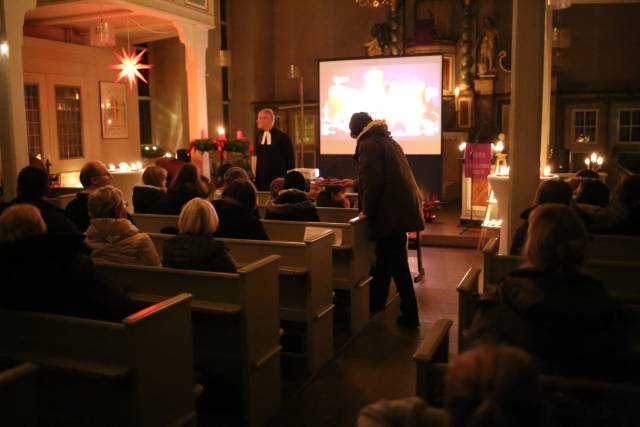 1. Türchen des "Lebendigen Adventskalenders" in der Katharinenkirche