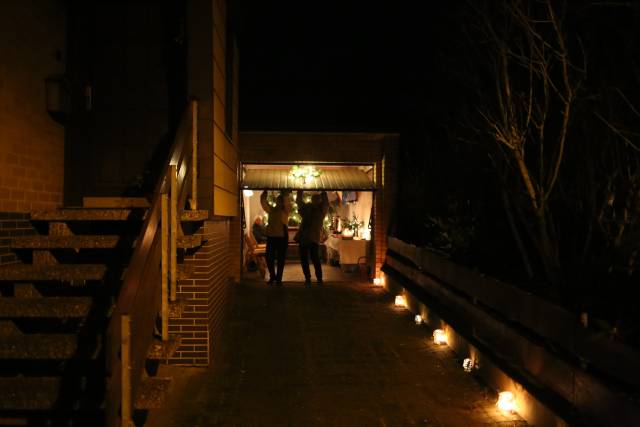 2. Türchen des "Lebendigen Adventskalenders" bei Familie Sawatzky/Heuer