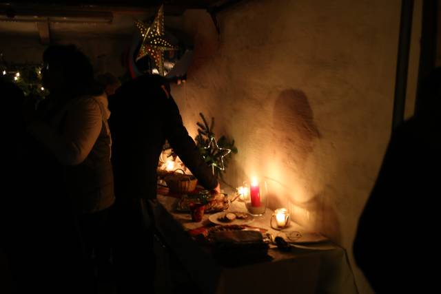 2. Türchen des "Lebendigen Adventskalenders" bei Familie Sawatzky/Heuer