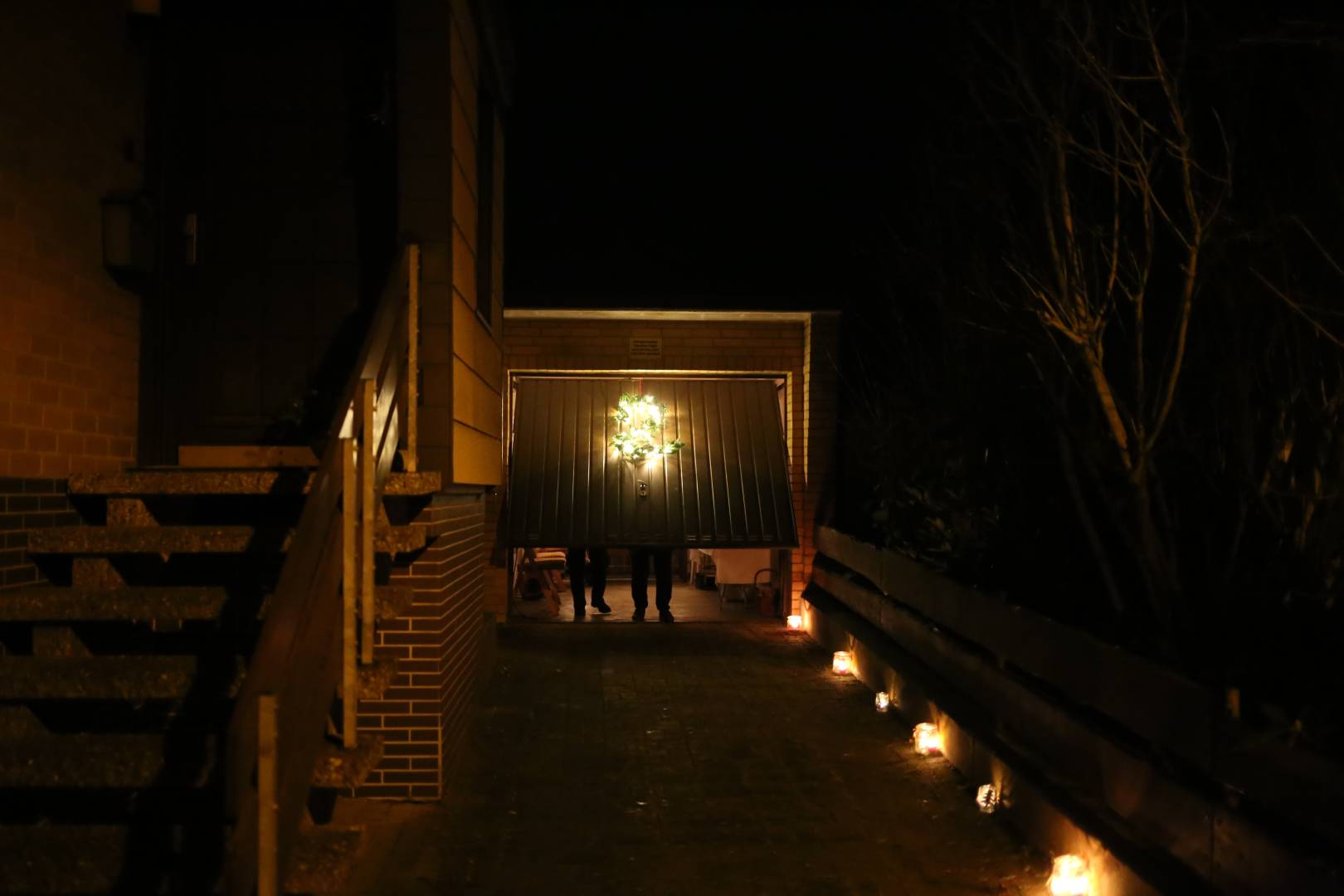 2. Türchen des "Lebendigen Adventskalenders" bei Familie Sawatzky/Heuer