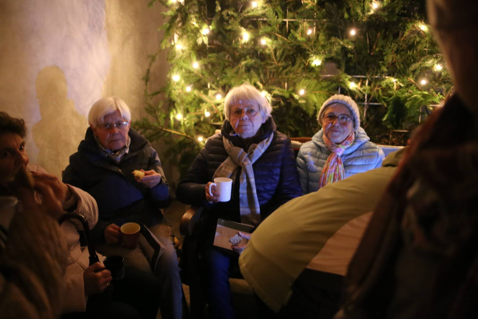 2. Türchen des "Lebendigen Adventskalenders" bei Familie Sawatzky/Heuer