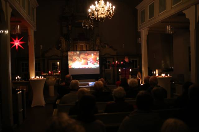 8. Türchen des "Lebendigen Adventskalenders" im Lichtergottesdienst in Duingen