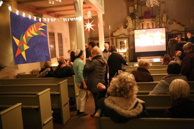 8. Türchen des "Lebendigen Adventskalenders" im Lichtergottesdienst in Duingen