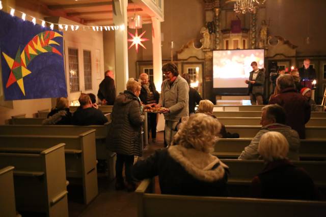 8. Türchen des "Lebendigen Adventskalenders" im Lichtergottesdienst in Duingen