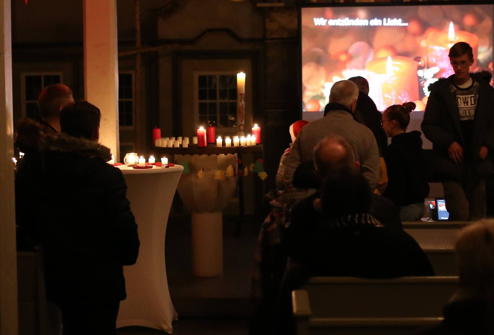 8. Türchen des "Lebendigen Adventskalenders" im Lichtergottesdienst in Duingen