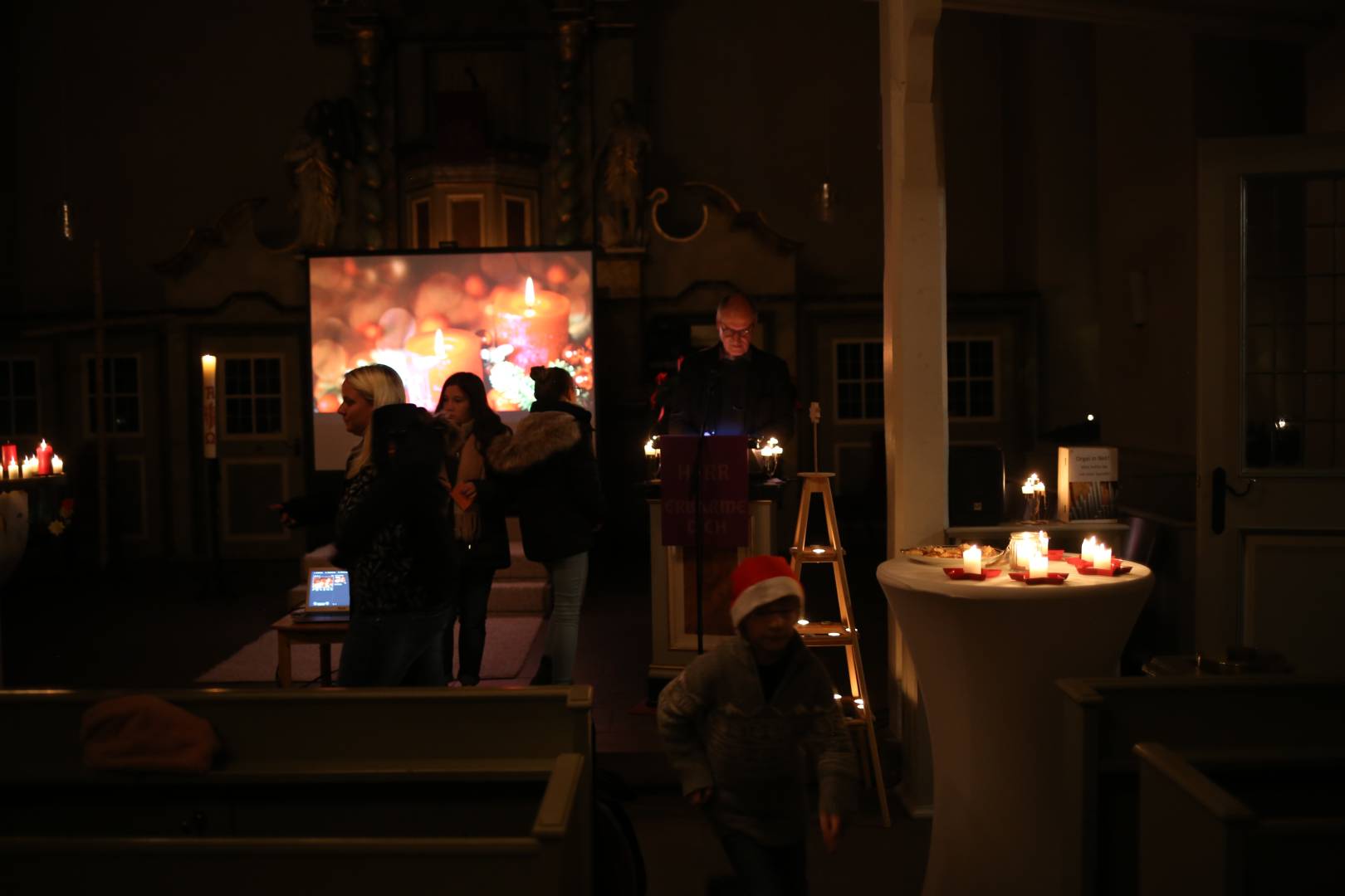 8. Türchen des "Lebendigen Adventskalenders" im Lichtergottesdienst in Duingen