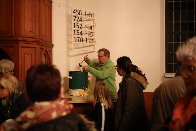 10. Türchen des "Lebendigen Adventskalenders" in der St. Maternuskapelle in Weenzen