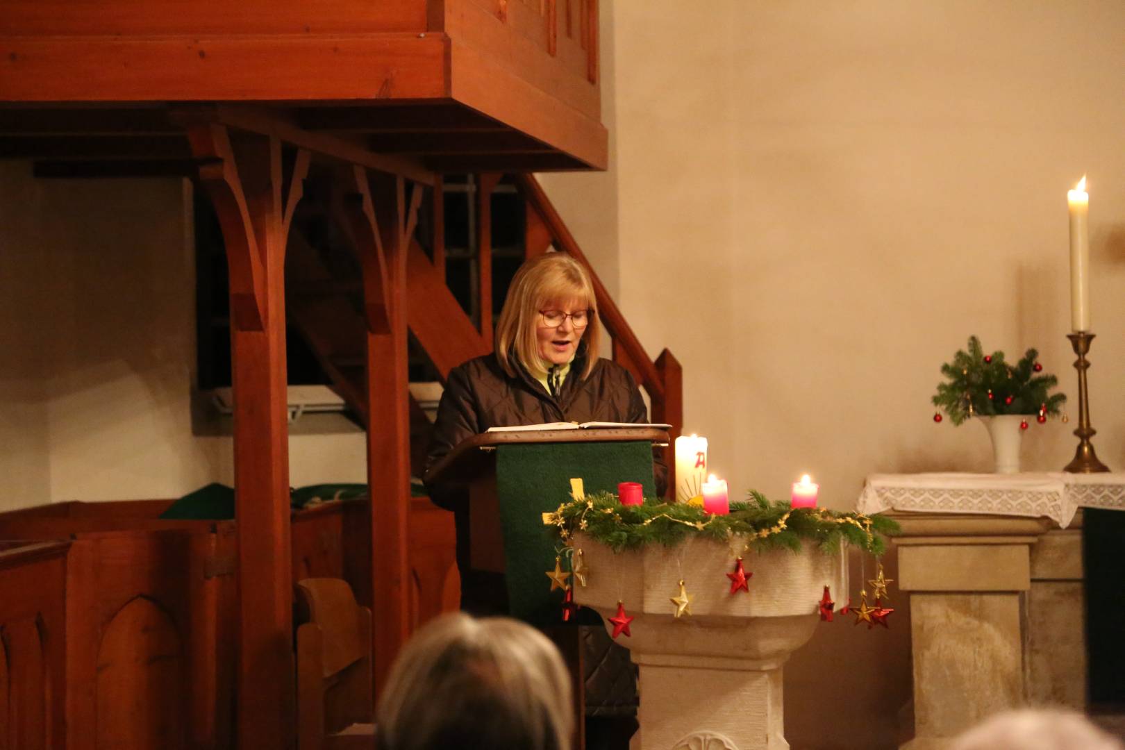 10. Türchen des "Lebendigen Adventskalenders" in der St. Maternuskapelle in Weenzen