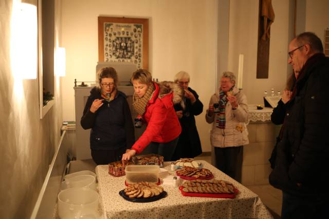 12. Türchen des "Lebendigen Adventskalenders" in der Allerheiligenkapelle in Capellenhagen