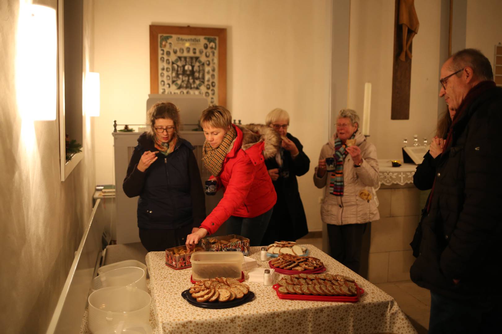 12. Türchen des "Lebendigen Adventskalenders" in der Allerheiligenkapelle in Capellenhagen