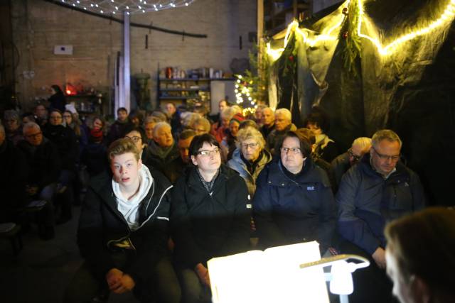 Scheunengottesdienst und 15. Türchen des "Lebendigen Adventskalenders"