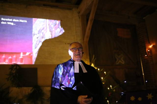 Scheunengottesdienst und 15. Türchen des "Lebendigen Adventskalenders"