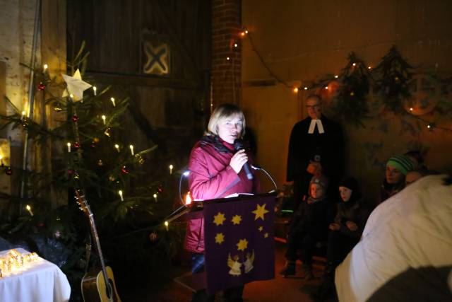 Scheunengottesdienst und 15. Türchen des "Lebendigen Adventskalenders"