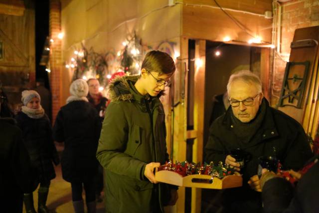 Scheunengottesdienst und 15. Türchen des "Lebendigen Adventskalenders"