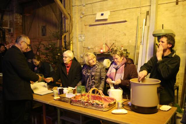 Scheunengottesdienst und 15. Türchen des "Lebendigen Adventskalenders"