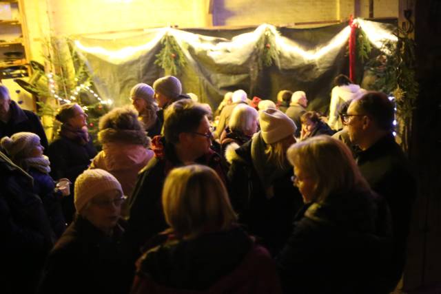 Scheunengottesdienst und 15. Türchen des "Lebendigen Adventskalenders"