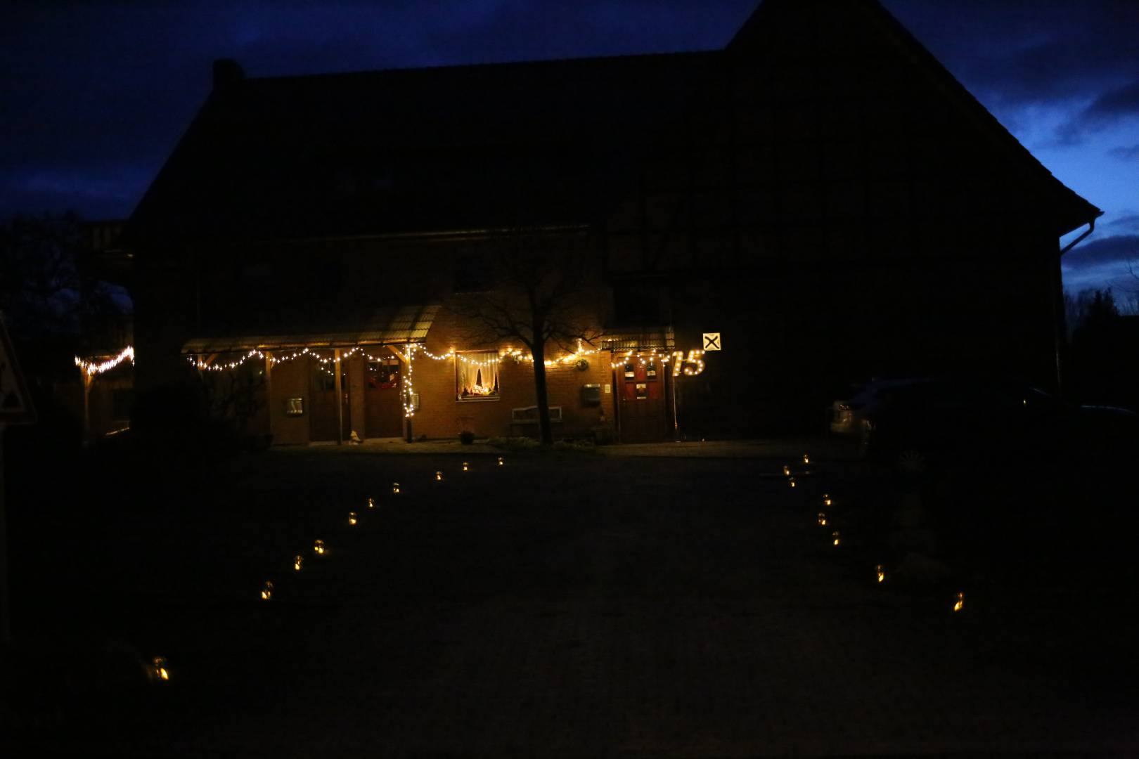 Scheunengottesdienst und 15. Türchen des "Lebendigen Adventskalenders"