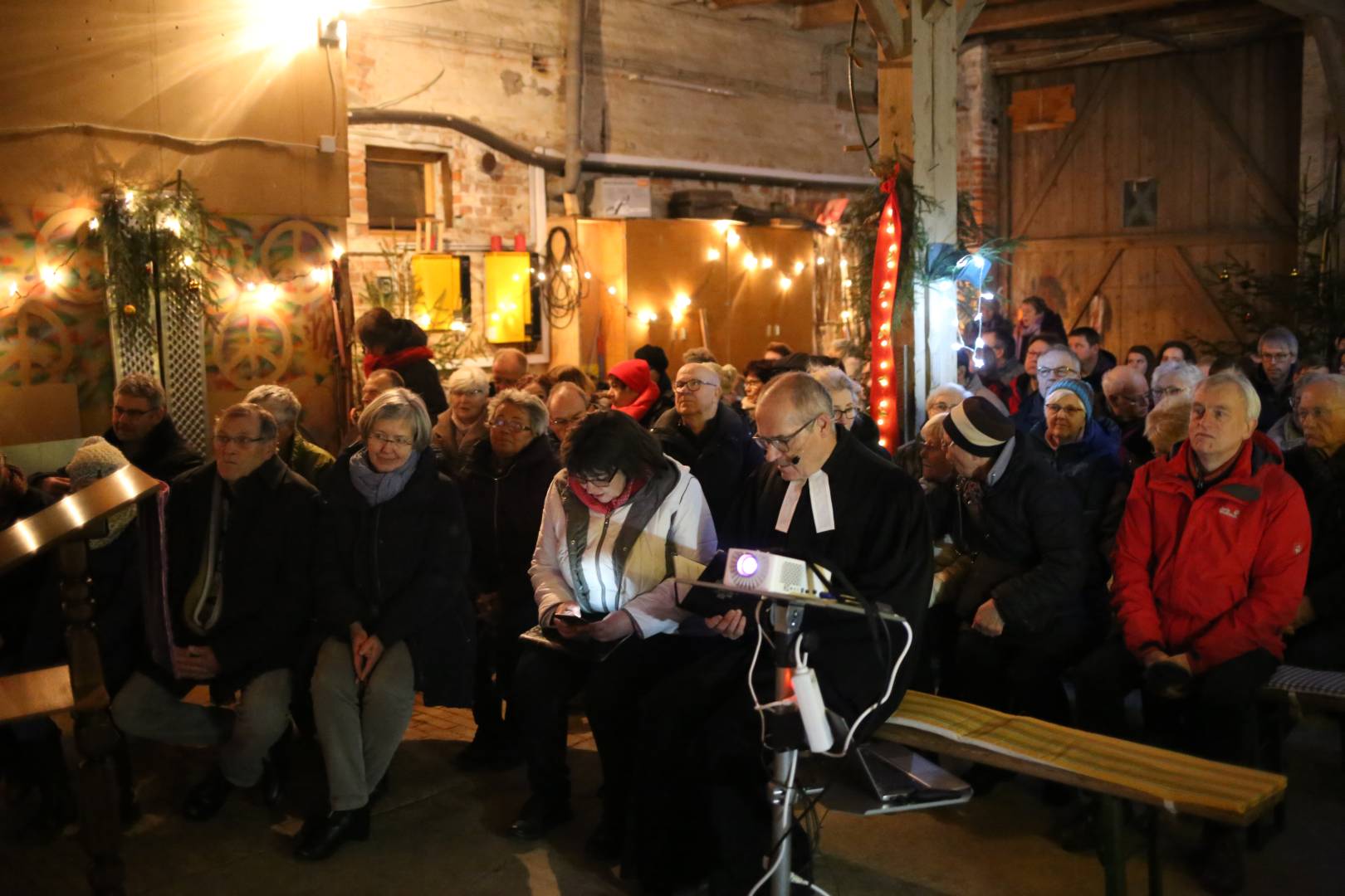 Scheunengottesdienst und 15. Türchen des "Lebendigen Adventskalenders"