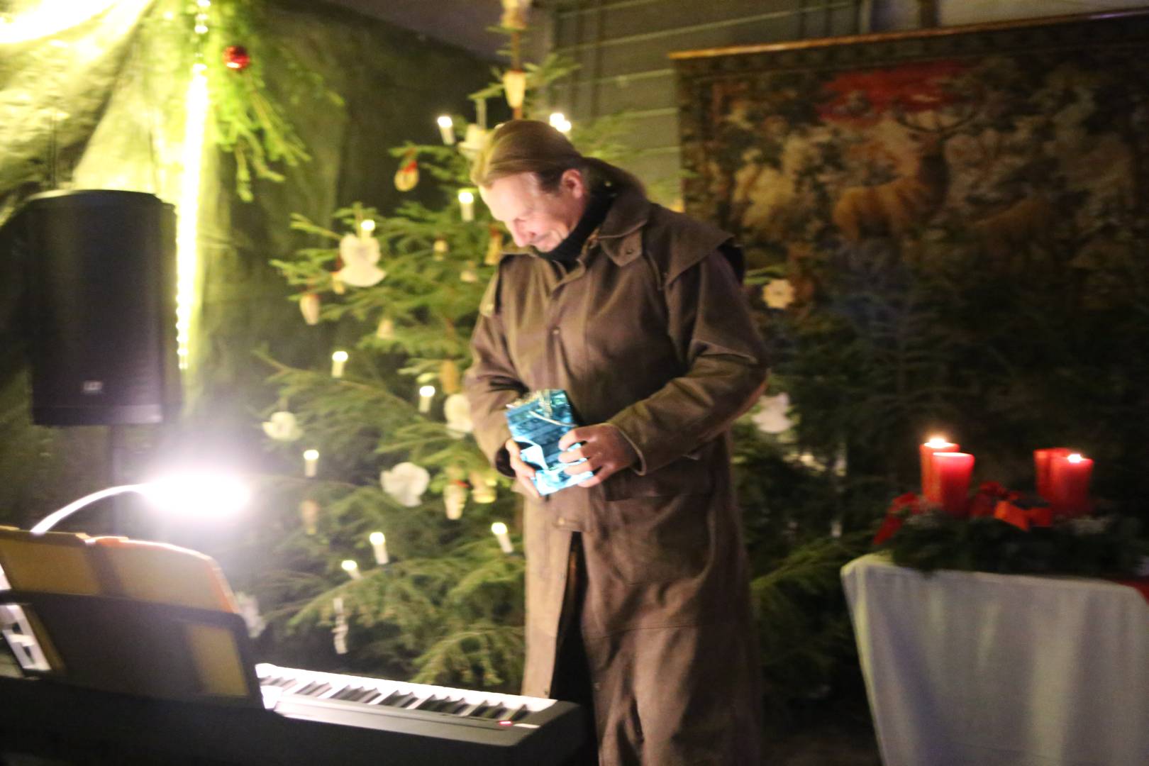 Scheunengottesdienst und 15. Türchen des "Lebendigen Adventskalenders"