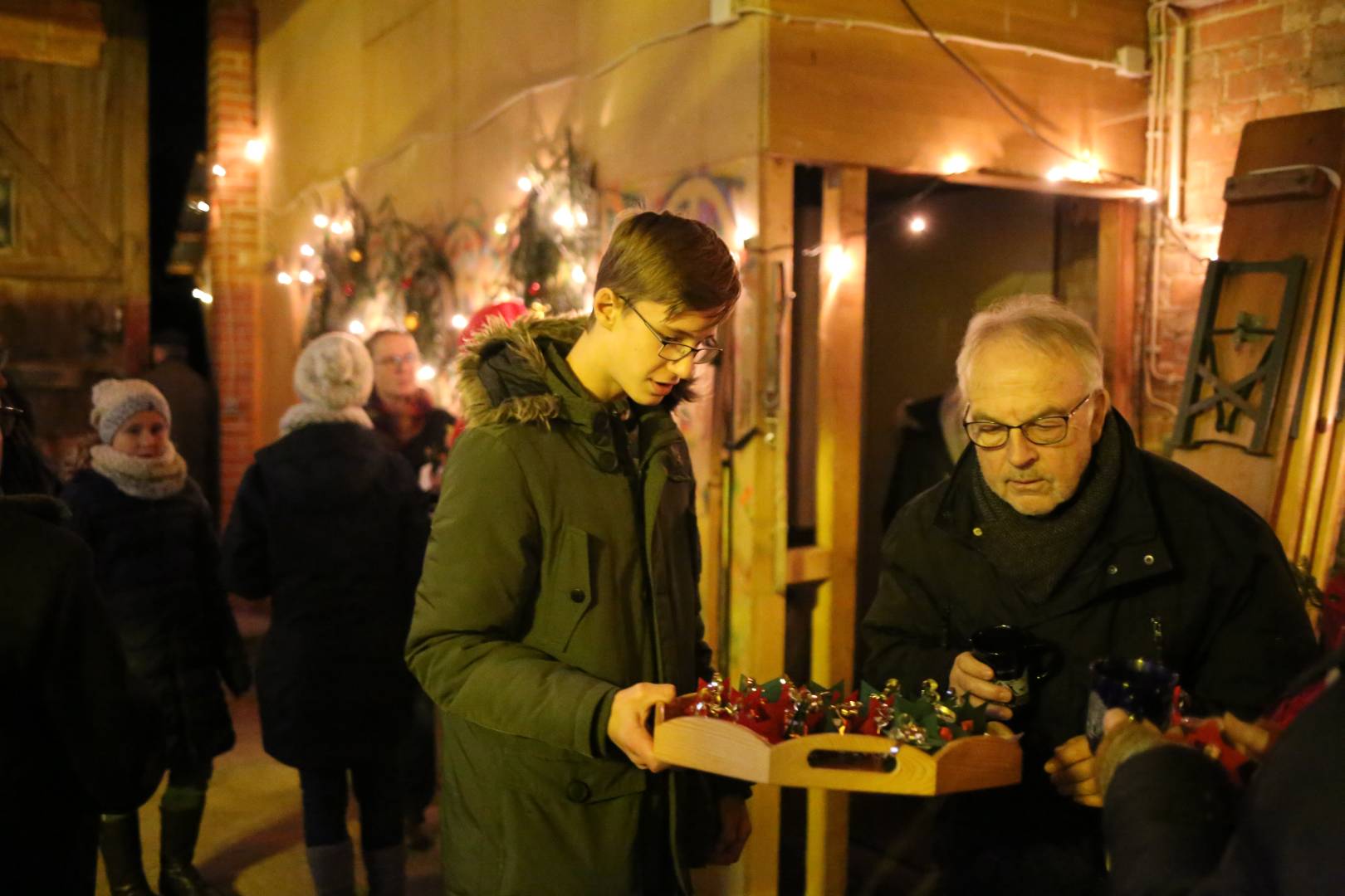 Scheunengottesdienst und 15. Türchen des "Lebendigen Adventskalenders"