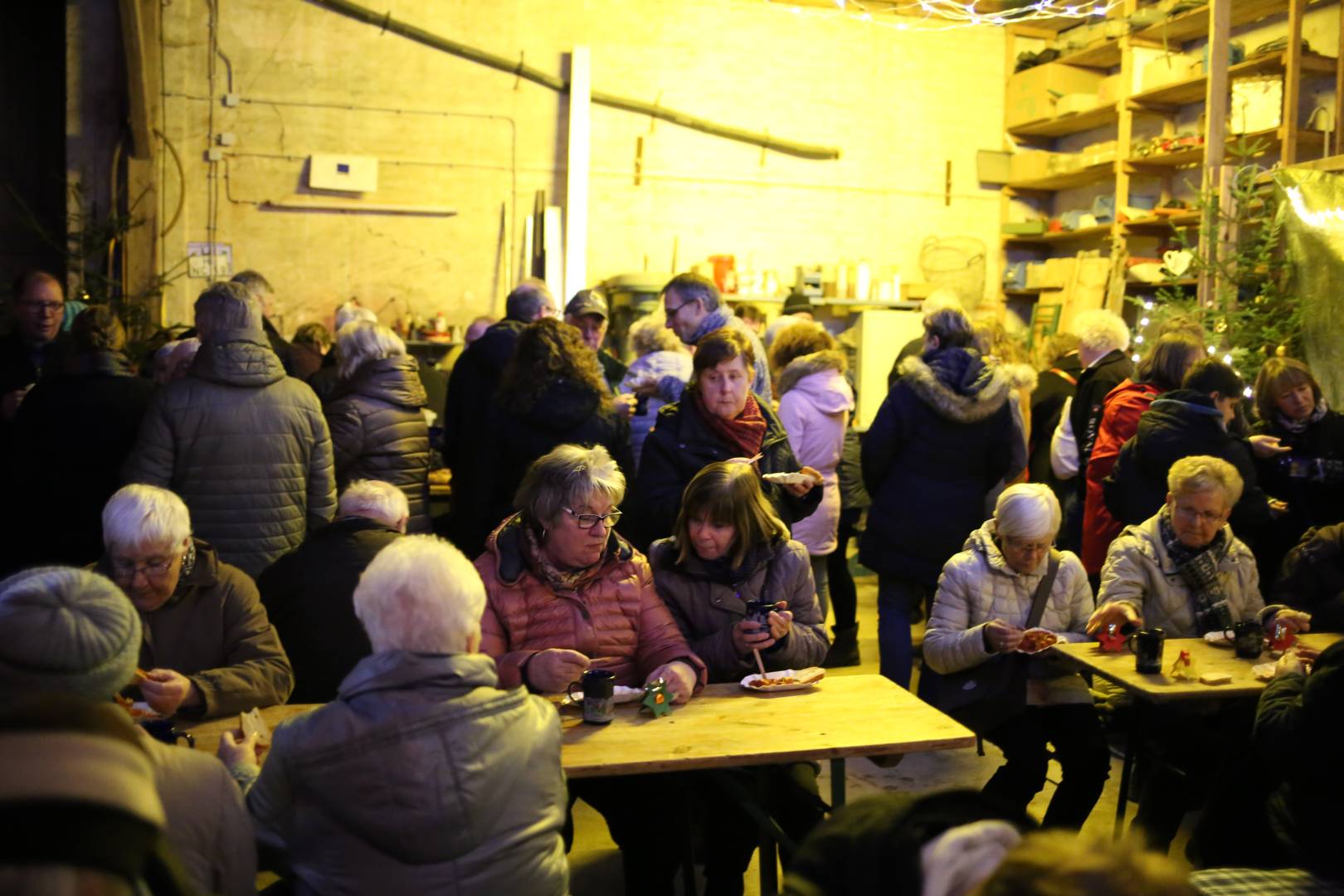 Scheunengottesdienst und 15. Türchen des "Lebendigen Adventskalenders"