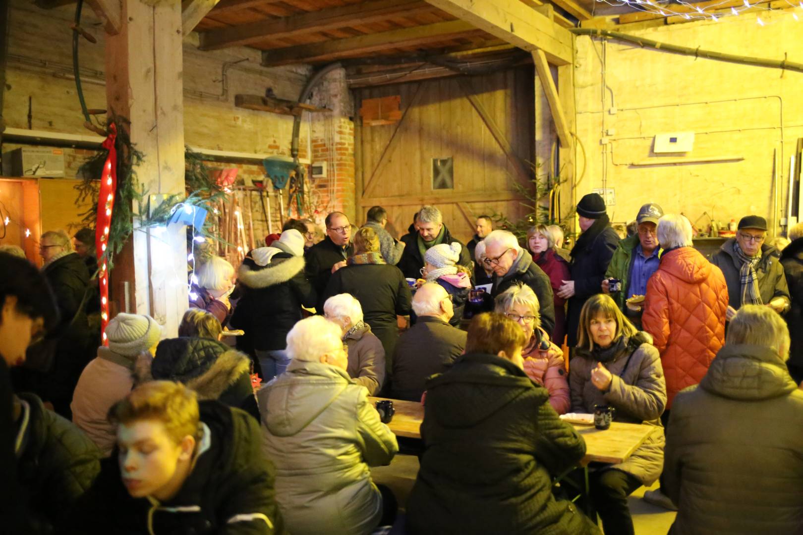 Scheunengottesdienst und 15. Türchen des "Lebendigen Adventskalenders"