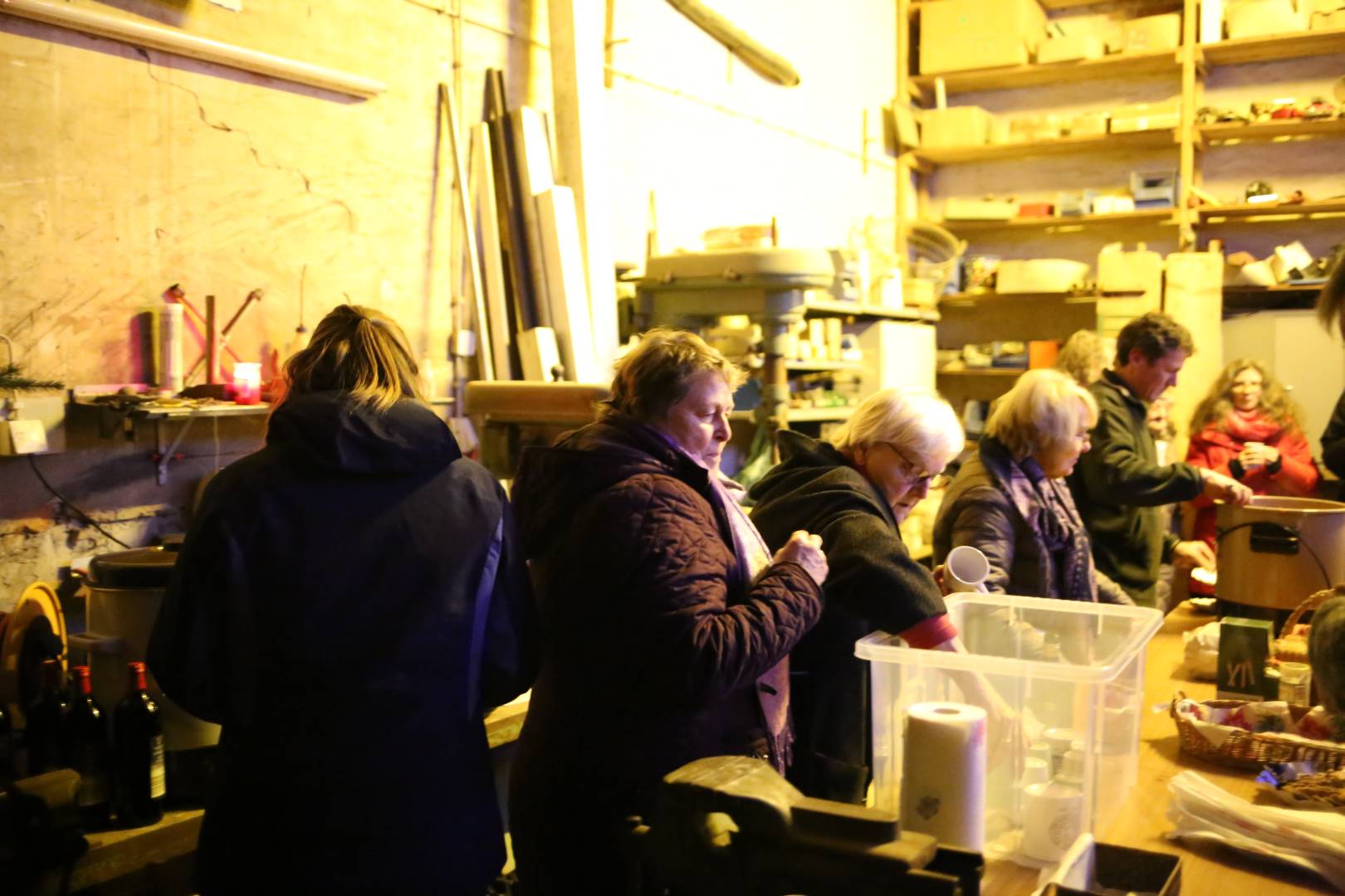 Scheunengottesdienst und 15. Türchen des "Lebendigen Adventskalenders"