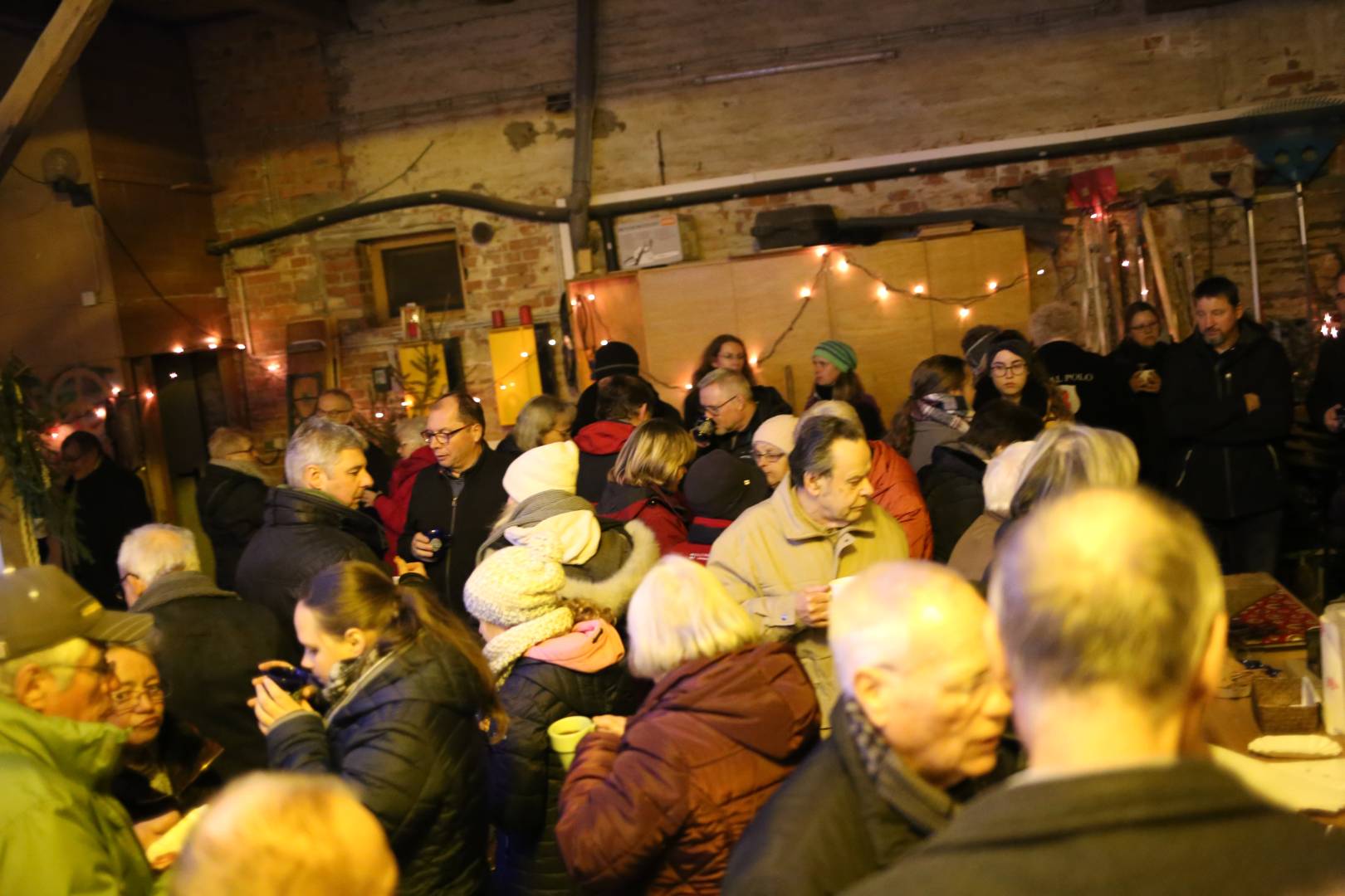 Scheunengottesdienst und 15. Türchen des "Lebendigen Adventskalenders"