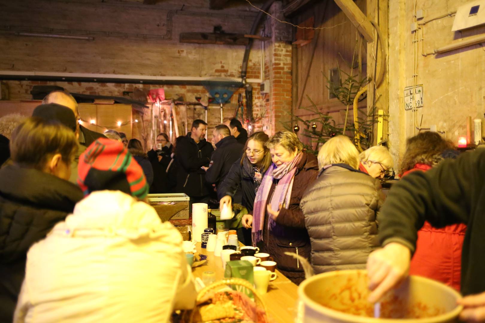 Scheunengottesdienst und 15. Türchen des "Lebendigen Adventskalenders"