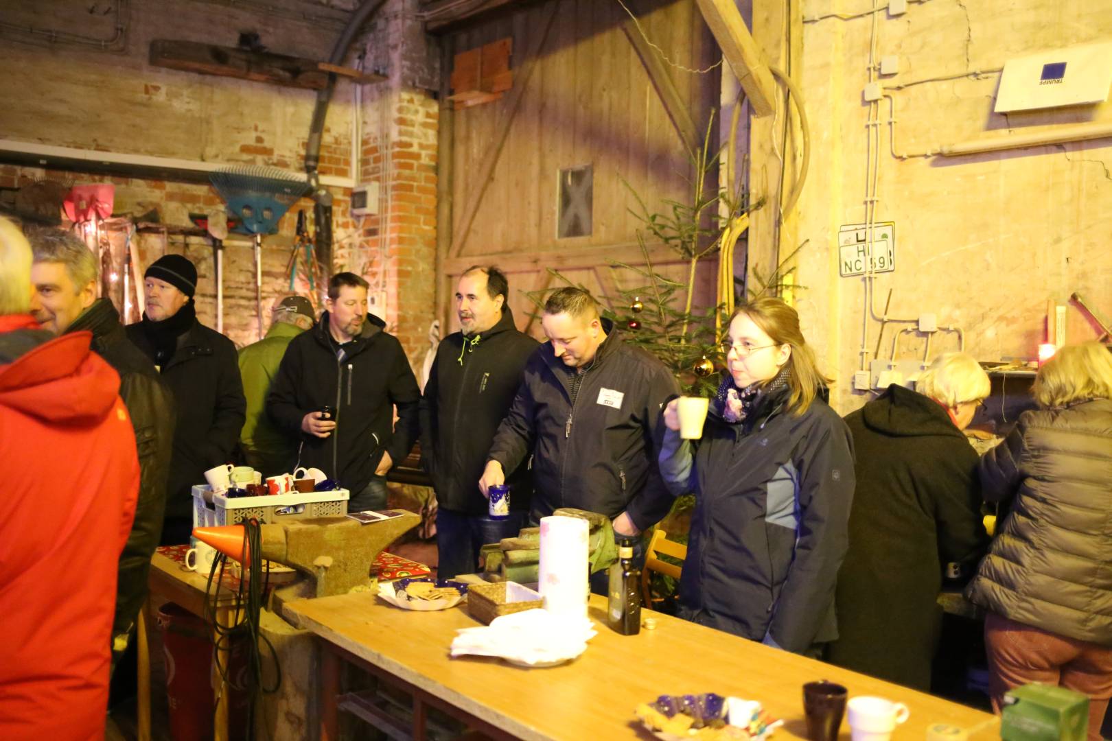 Scheunengottesdienst und 15. Türchen des "Lebendigen Adventskalenders"