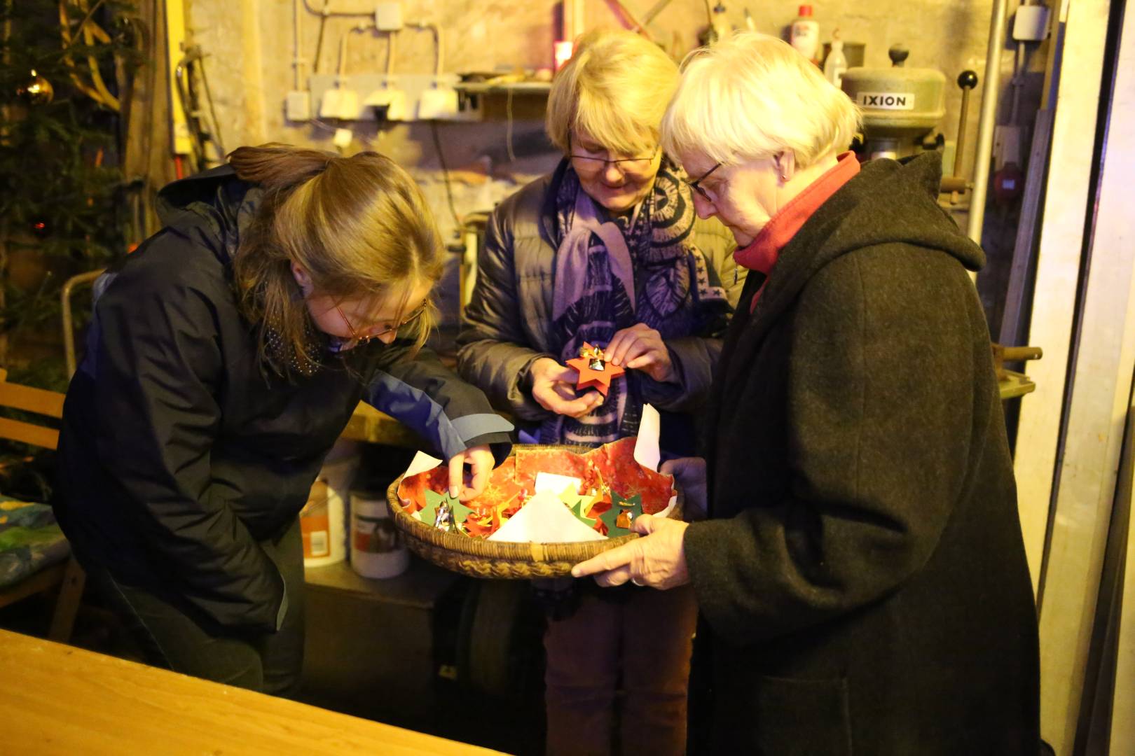 Scheunengottesdienst und 15. Türchen des "Lebendigen Adventskalenders"