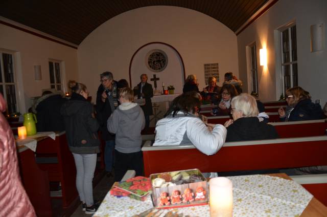 17. Türchen des "Lebendigen Adventskalenders" in der St. Johanniskapelle in Fölziehausen