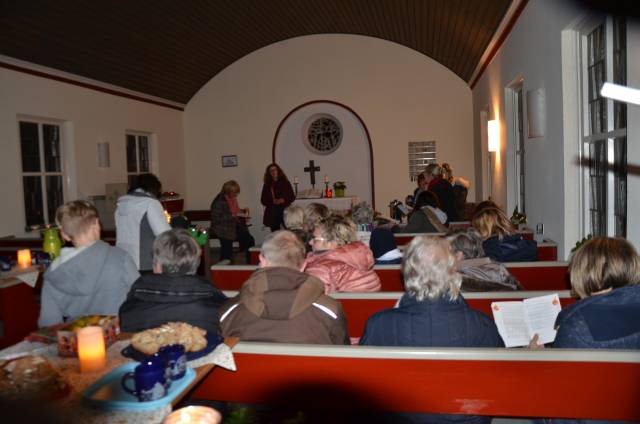 17. Türchen des "Lebendigen Adventskalenders" in der St. Johanniskapelle in Fölziehausen